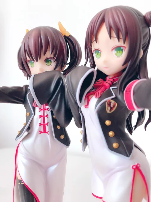 胡蝶と手李亞のフィギュアも頂きました、めっちゃ可愛い?スリット良い… 
