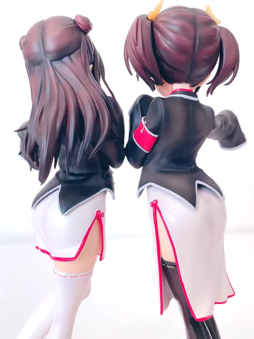 胡蝶と手李亞のフィギュアも頂きました、めっちゃ可愛い?スリット良い… 