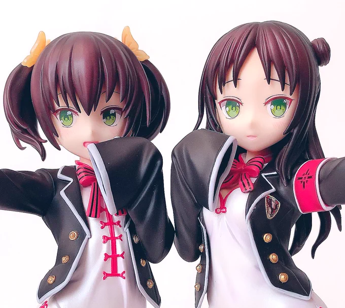 胡蝶と手李亞のフィギュアも頂きました、めっちゃ可愛い?スリット良い… 