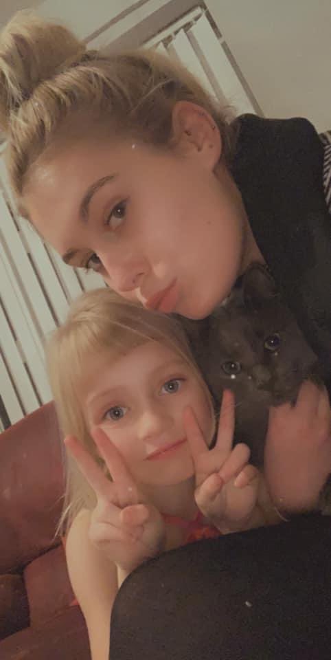 sarah_bailey04's tweet photo. We miss you, can’t wait to see you 😩😘 @demiinglebyx https://t.co/q9PMf1CsZy
