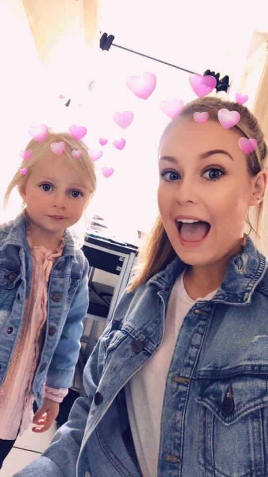 sarah_bailey04's tweet photo. We miss you, can’t wait to see you 😩😘 @demiinglebyx https://t.co/q9PMf1CsZy