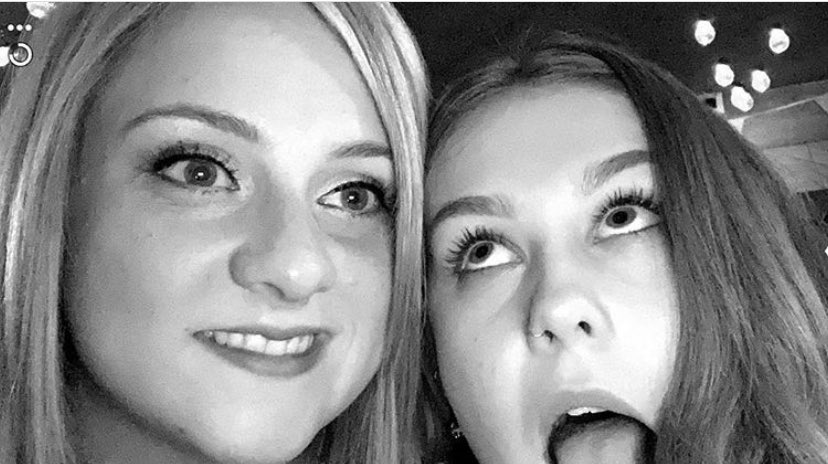 sarah_bailey04's tweet photo. We miss you, can’t wait to see you 😩😘 @demiinglebyx https://t.co/q9PMf1CsZy