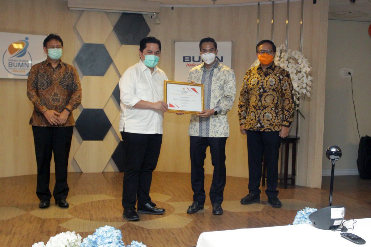 anindyabakrie's tweet photo. Siang ini saya mewakili Kelompok Usaha Bakrie menerima Piagam Penghargaan Menteri BUMN. https://t.co/2DJydZEMrF