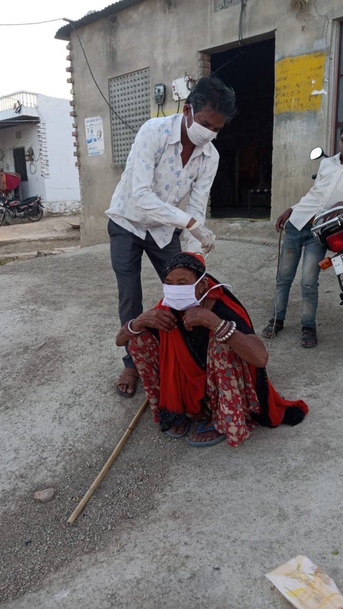 iindiango's tweet photo. @vineetjaintimes @narendramodi @PMOIndia @timesofindia @iindiango a grassroot NGO, making cotton masks through local women group and distributing it for free to marginalised rural people. #MaskIndia https://t.co/JfgEbn6yTF