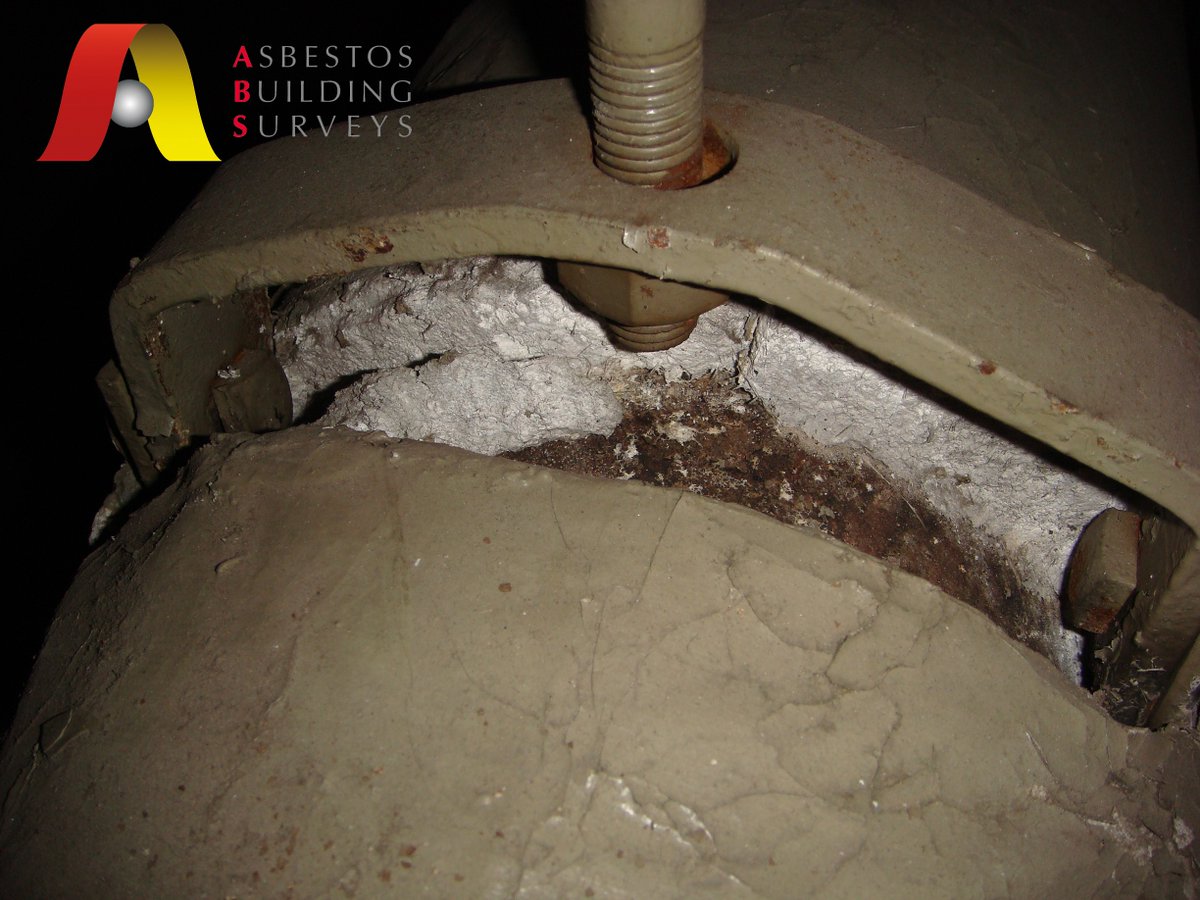 askabs's tweet photo. #asbestos pipe insulation shown at an unsealed hanger. This is a key area to inspect which often show signs of insulation long after the pipe has been "stripped".

#AskABS for any #Asbestos surveying or analysis requirements across the UK. 🔬🕵
01355 222525 
surveys@ask-abs.co.uk https://t.co/KWhHFcer09