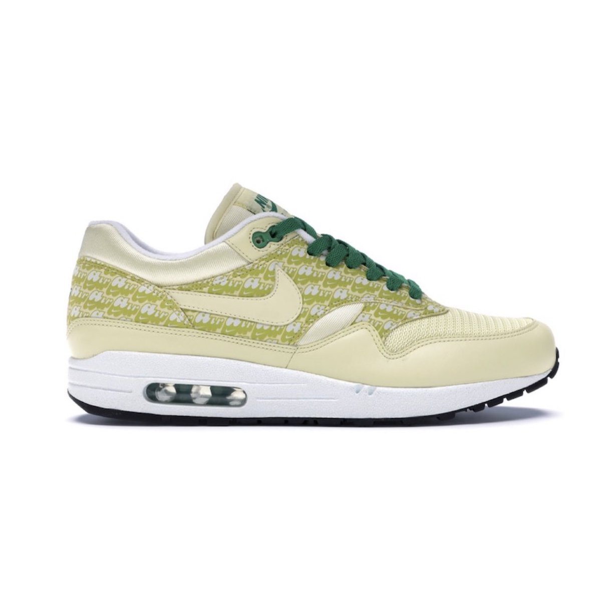 LA AM1 "LEMONADE" DE RETOUR☀️

Sortie en 2006 Nike réédite la AM1 "Lemonade" pour cet été sous sa forme OG 😬

La paire est composée d’une empeigne en cuir et en mesh de couleur jaune citron avec une mosaïque de "Air" au centre ! 🍋

Dispo cet été ☀️ 

<a href="/Nike/">Nike</a>