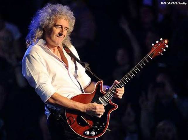 74. Brian May, sang gitaris Queen, memegang gelar doktor di bidang astrofisika.