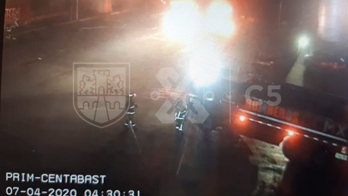 ⚠️#AlMomento 🚨 Servicios de emergencia continúan trabajando por incendio en la colonia Central de Abasto, <a href="/Alc_Iztapalapa/">Alcaldía Iztapalapa</a>. 

Alternativa vial: Río Churubusco, Javier Rojo Gómez y Calz. Ermita - Iztapalapa. 

#911CDMX  #C5