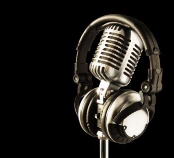 ArenalCesped's tweet photo. Hoy nos entrevistan en @RadioMARCA a partir de las once y media! Os presentaremos nuestra iniciativa #yojuegodesdecasa Busca el dial de tu provincia, en MADRID es el 103.5 @JGATOO1 @matias_Tete10
#delaarenaalcesped https://t.co/XUd2FvMacg