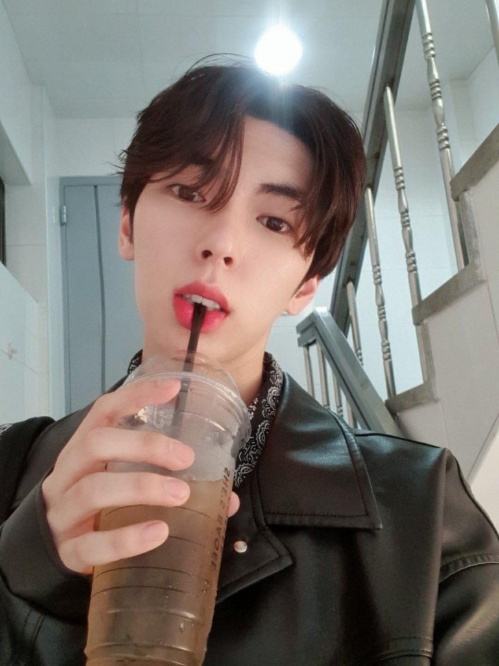 takeitjian's tweet photo. 200407 #임팩트 #IMFACT 팬카페 
(https://t.co/zgLKPZLhCe)

저녁의 이유
즐거운 주말되요!!

#지안 #이지안 #JIAN https://t.co/DLycjh4iIQ
