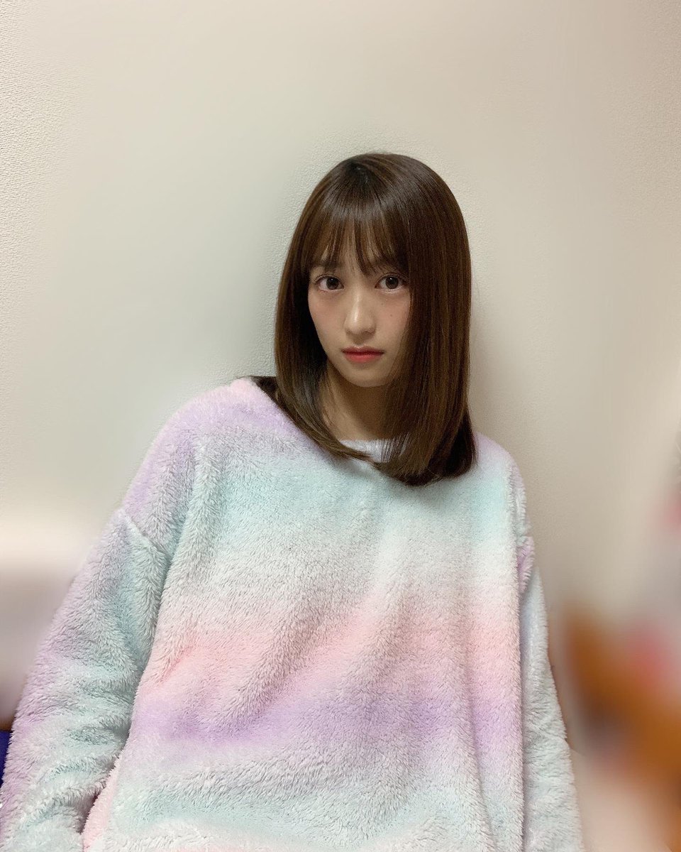 kaedeeeee_____'s tweet photo. みなさまお元気ですか〜？
いかがお過ごし〜？
メイクの仕方忘れそうだったので久しぶりにメイクした🖖🏻💄
テレビ見すぎて視力の心配し始めた…
あとは美容院に行きたい💇🏻‍♀️

えっとなんか作ろ🙄🥕🥒🍅
#おうち時間 https://t.co/knwdYjCjsp