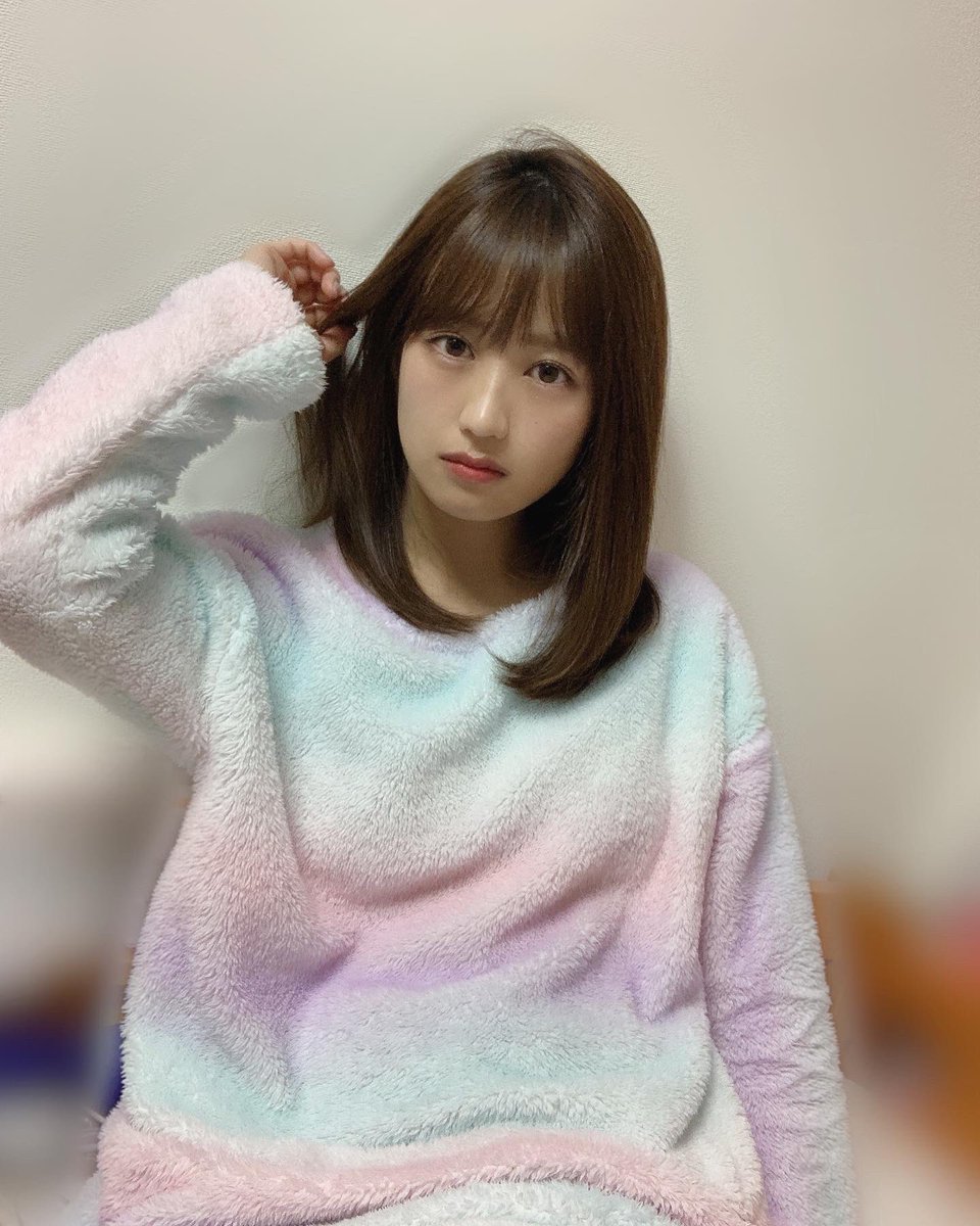 kaedeeeee_____'s tweet photo. みなさまお元気ですか〜？
いかがお過ごし〜？
メイクの仕方忘れそうだったので久しぶりにメイクした🖖🏻💄
テレビ見すぎて視力の心配し始めた…
あとは美容院に行きたい💇🏻‍♀️

えっとなんか作ろ🙄🥕🥒🍅
#おうち時間 https://t.co/knwdYjCjsp