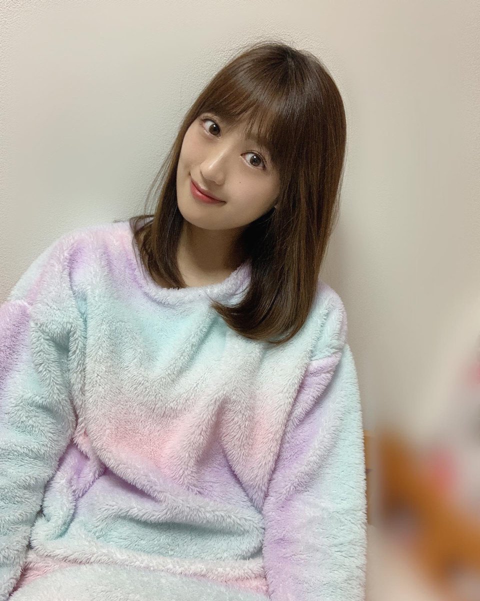 kaedeeeee_____'s tweet photo. みなさまお元気ですか〜？
いかがお過ごし〜？
メイクの仕方忘れそうだったので久しぶりにメイクした🖖🏻💄
テレビ見すぎて視力の心配し始めた…
あとは美容院に行きたい💇🏻‍♀️

えっとなんか作ろ🙄🥕🥒🍅
#おうち時間 https://t.co/knwdYjCjsp