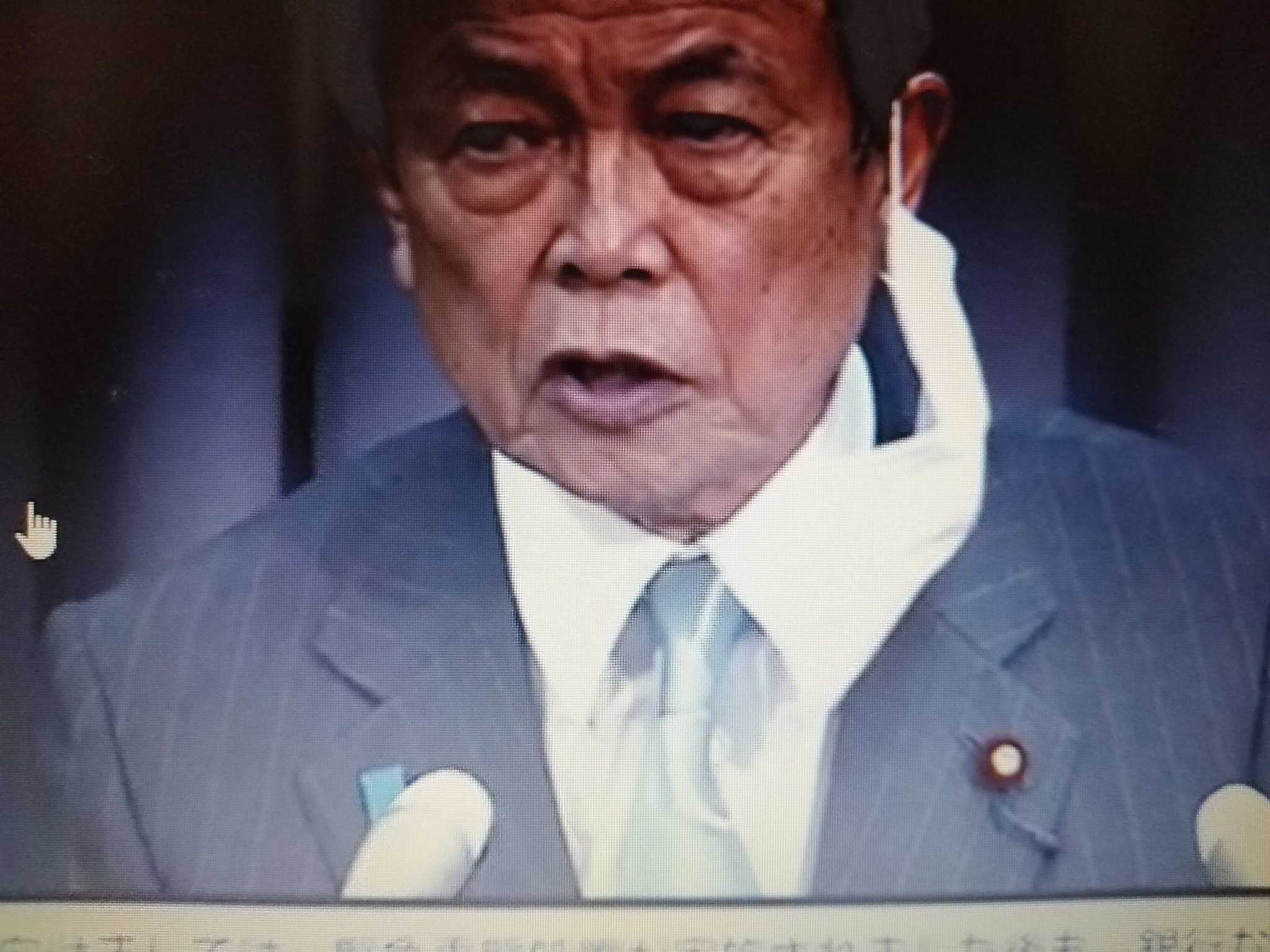 大臣 マスク 麻生
