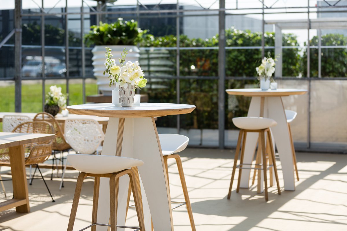 vdmaarelsfeer's tweet photo. Op deze zonnige dag zetten wij ons stylingconcept Pure Nordic in het zonnetje ☀️De eerlijke, pure en warme componenten creëren een uitgesproken en goede sfeer op ieder event!#purenordic #stylingconcept #eventstyling #eventdecoration #eventphotography #interiordesign https://t.co/6wXhvDY3E1