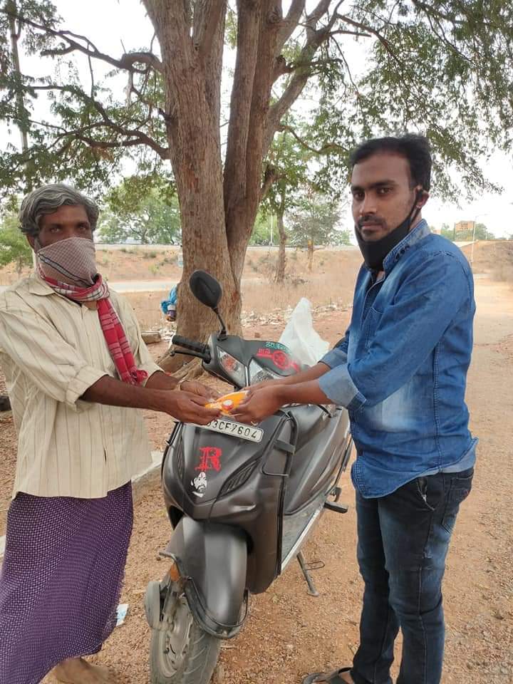 లొక్డోన్ సందర్భంగా మూడోరోజు నిరాశ్రయులు గా ఉన్న ప్రజల కోసం పీలేరు నియోజకవర్గం లో మజ్జిగ ప్యాకెట్లు పంచండం జరిగింది. #JanaSenaParty  #Pawankalyan  #GouseJanasenaపీలేరు నియోజకవర్గం