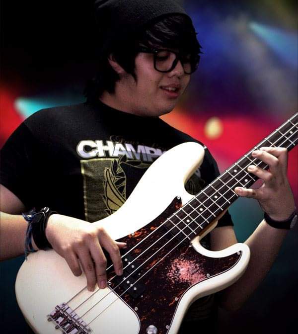 I did this photoshop of me as if I was on stage at a point in time na I hadn't played a single gig. Shortly after that, I started gigging and haven't stopped since. I've owned around ten or so basses since then, but for some reason I ended up with the same bass I started with.