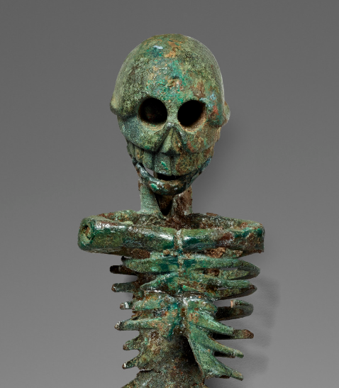 today's  #fragmentfind is a miniature ancient Roman articulated bronze skeleton from the 1st cent BC or AD. Although it initially seems morbid, this guy served as a 'momento mori' - a reminder that because life is fleeting, it should be enjoyed! Getty Inv. 78.AB.307
