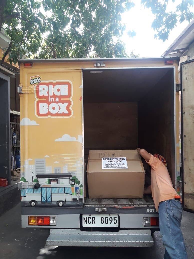 OfficialKBB's tweet photo. Kathryn sent food &amp; medical supplies for the health workers &amp; front liners of San Lazaro Hospital, Phil Heart Center, Chinese General Hospital, Perpetual Help Medical center, QC General Hospital, Rosario Maclang Bautista Hospital and Food for some Quezon City residents. 💛 https://t.co/4YHndzJFFm