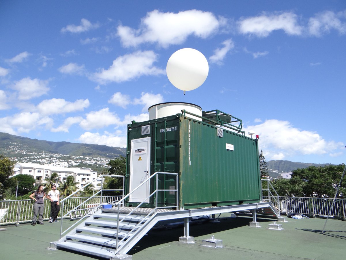 meteofrance's tweet photo. 📰 Météo-France double ses radiosondages pour compenser la perte de données liée à la réduction du trafic aérien. 

🤔 Quel rapport entre trafic aérien et prévision météo ?  
Et c’est quoi un “radiosondage” ? 🤔

🔽 [THREAD] 🔽

#météo #prévisions #avions https://t.co/uR2dvXO9Lt