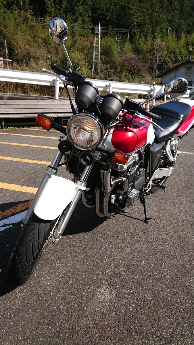 CS3015's tweet photo. 名前:よこしま
性別:男
年齢:52
住み:愛知県
車種:CB1000SF&amp;PCX150
好き:新垣結衣
嫌い:渋滞
一言:『痛風ですが、一緒に風になりませんか？』
#バイク乗りとして軽く自己紹介 https://t.co/VoiqX9ylCp