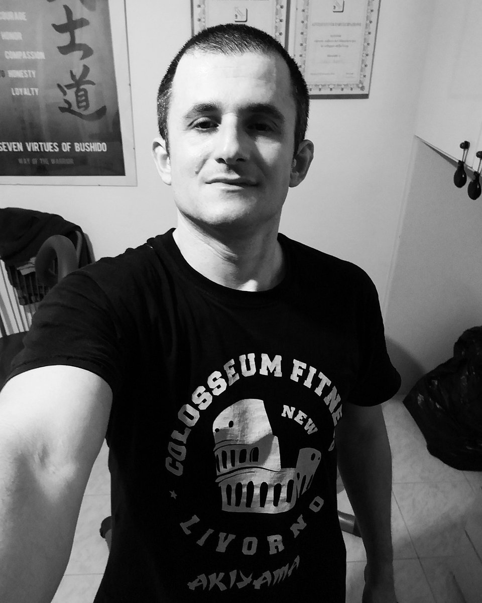 SpiderBerti's tweet photo. Allenarsi per lo spirito e la mente. #RestoAcasa #Covid_19 #allenamento #traininghard #nonmolliamo #fitness #nutricion #gotothetraining https://t.co/DaNcVZNC75