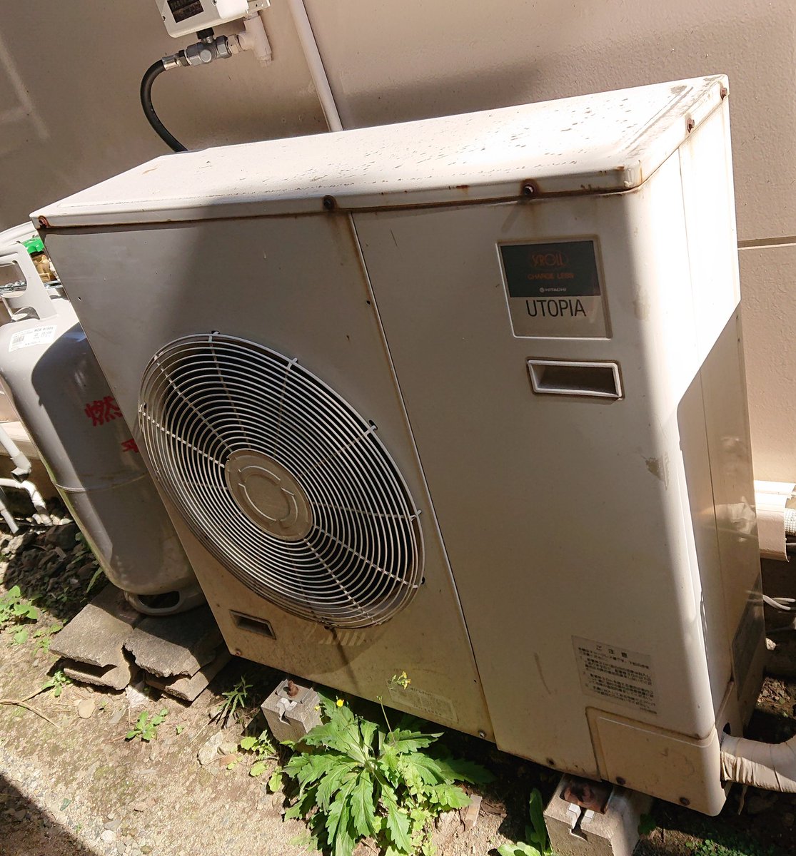 日立の古い室外機 スクロール ユートピア