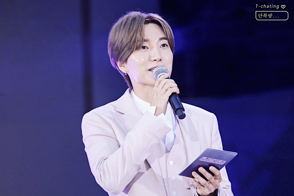 오빠와 만날 수 있는 그날이 기다려진다 

📷190518 DreamConcert Leeteuk MC 

<a href="/xxteukxx/">ななぽよ</a> 
#이특 #Leeteuk #leeteuk 
#SUPERJUNIOR #슈퍼주니어
#利特 
Please mark cr for transportation. Commercial use, second change, and daub for logo are not allowed.