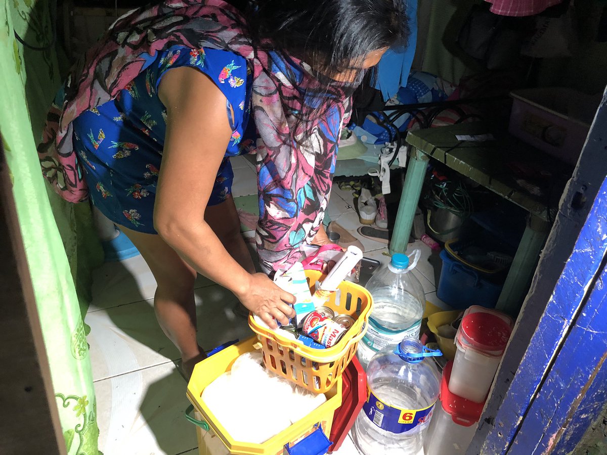 4Ps beneficiary Alma Aquino checks her food inventory. There are 8 people in Alma’s household. She says the P8,000 financial aid given by govt for those severely affected by the enhanced community quarantine is only enough for their needs for one week.  @gmanews