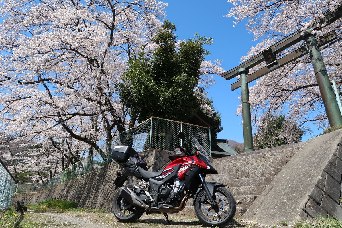 ガ チャー De 畜生 Nc47の日 走行距離kmオーバーでも燃費走行 自動車専用道80km H 高速では5000回転以下で大型トラックの後ろ に徹してこの燃費なので 17lタンクも相まって国内に限れば最高のツーリングバイクの一つだと思う 400x T