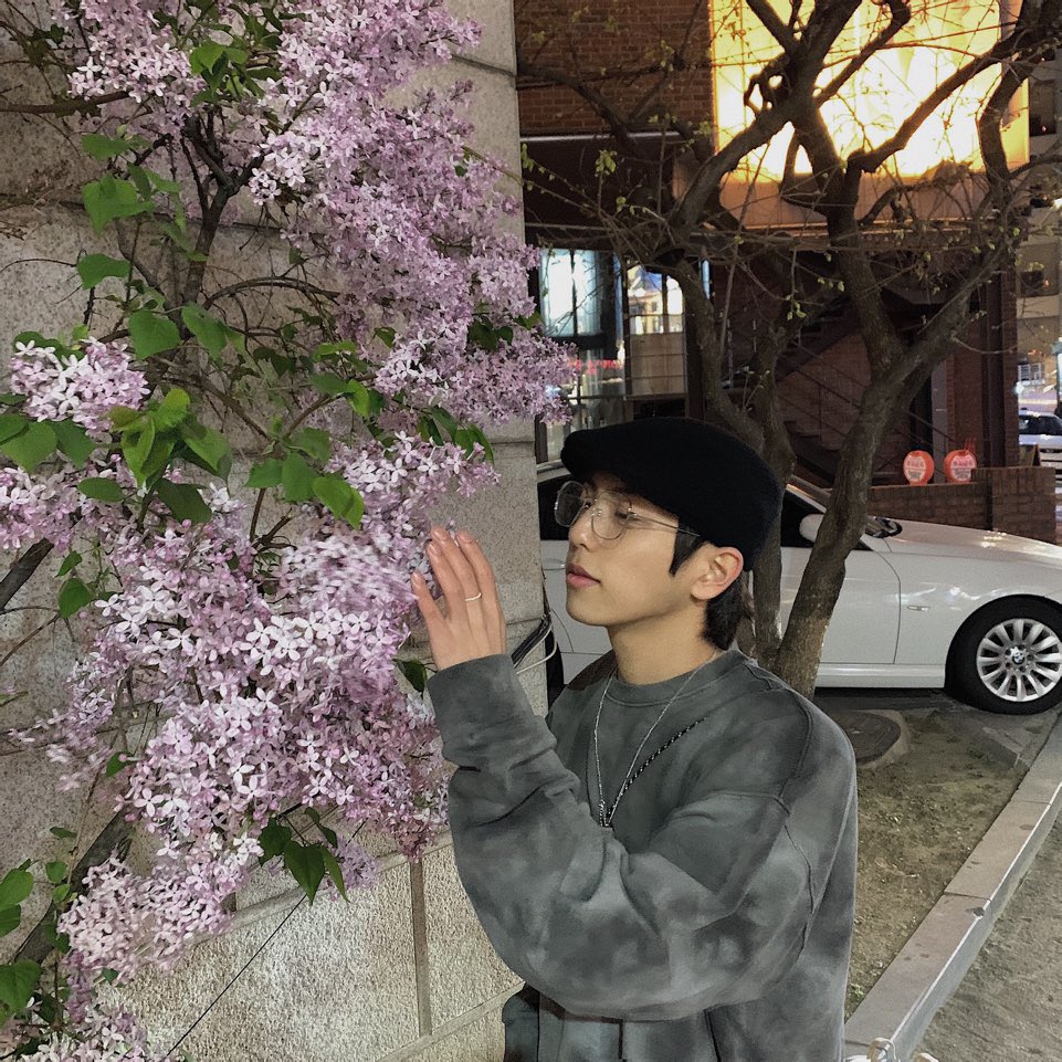 LMN5_official's tweet photo. [#수일]
꽃 너무 예쁘죠 참고로 왼쪽이 꽃이에요 여러분 몰랐죠?😉😊🌸

#루미너스 #LUMINOUS #LMN https://t.co/znEdv94Z7A