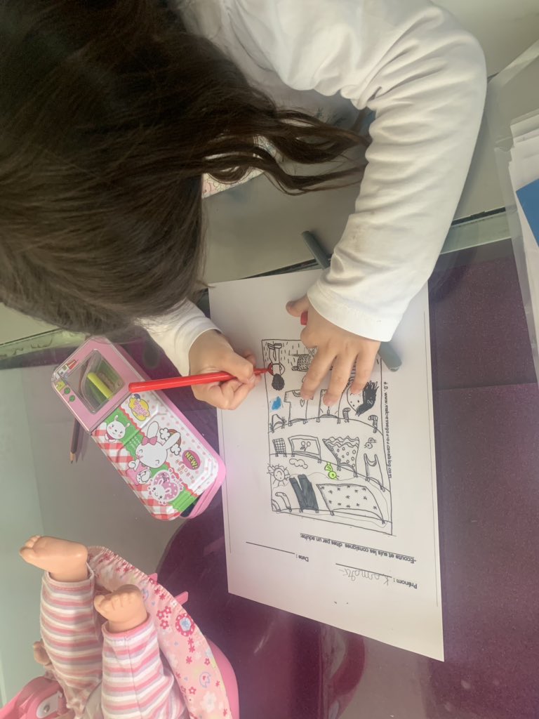 Malgré la période de confinement# kamar est enthousiaste # tâches à accomplir # curiosité # merci pour les enseignantes <a href="/LinaMajzoub1/">Lina Majzoub</a> <a href="/rolayamani1/">Rola Yamani</a> <a href="/MayassiFahima/">Fahima Mayassi</a>