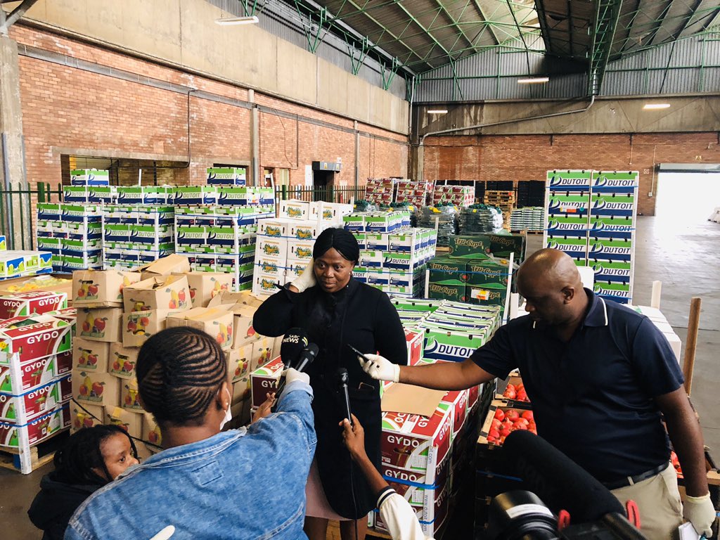BongiMec's tweet photo. In order to ensure that government is promptly aware of the challenges faced by those in the value chain of agro food system, I visited Mkhondeni Fresh Produce Market with Msunduzi Mayor Mzi Thebolla https://t.co/d34MaOv2up