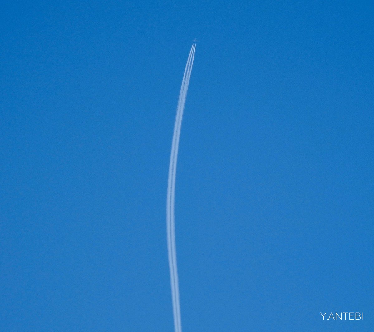 ace_pio's tweet photo. Amazing #contrails by my favoutite #Dutch visitor! #NAF46 #T235 #KDC10 heading to #Afghanistan #militaryaircraft #contrail #contrailspotting #avgeek #milair #aar #airforce @Kon_Luchtmacht #dutchairforce #nederland #koninklijkeluchtmacht https://t.co/7eZ0pI0cqi