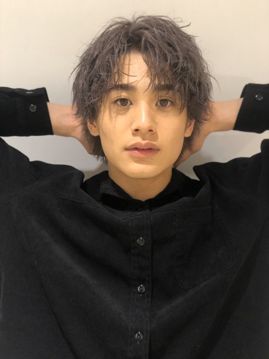 大剛 Oceantokyo イケてるメンズのカットカラー Hirokuro0910 はじめてのブリーチ グレージュセンターパート 大剛 Oceantokyo イケてるメンズのカットカラー Hirokuro0910 はじめてのブリーチ グレージュセンターパート
