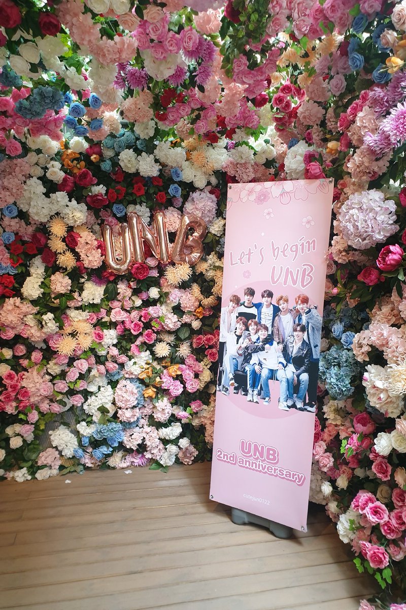 cutejun0122's tweet photo. 🌸𝙃𝙖𝙥𝙥𝙮 𝙐𝙉𝘽 𝘿𝙖𝙮🌸

컵홀더 이벤트 잘 마무리했습니다
와주신 팬을 너무 감사합니다🌸

#벚꽃_피는날_유앤비_꼭다시만나 
#유앤비_데뷔2주년_축하해

#유앤비 #UNB
#준 #의진 #고호정 #필독 #마르코 #한솔 #대원 #기중 #찬 https://t.co/oP92vUuOur