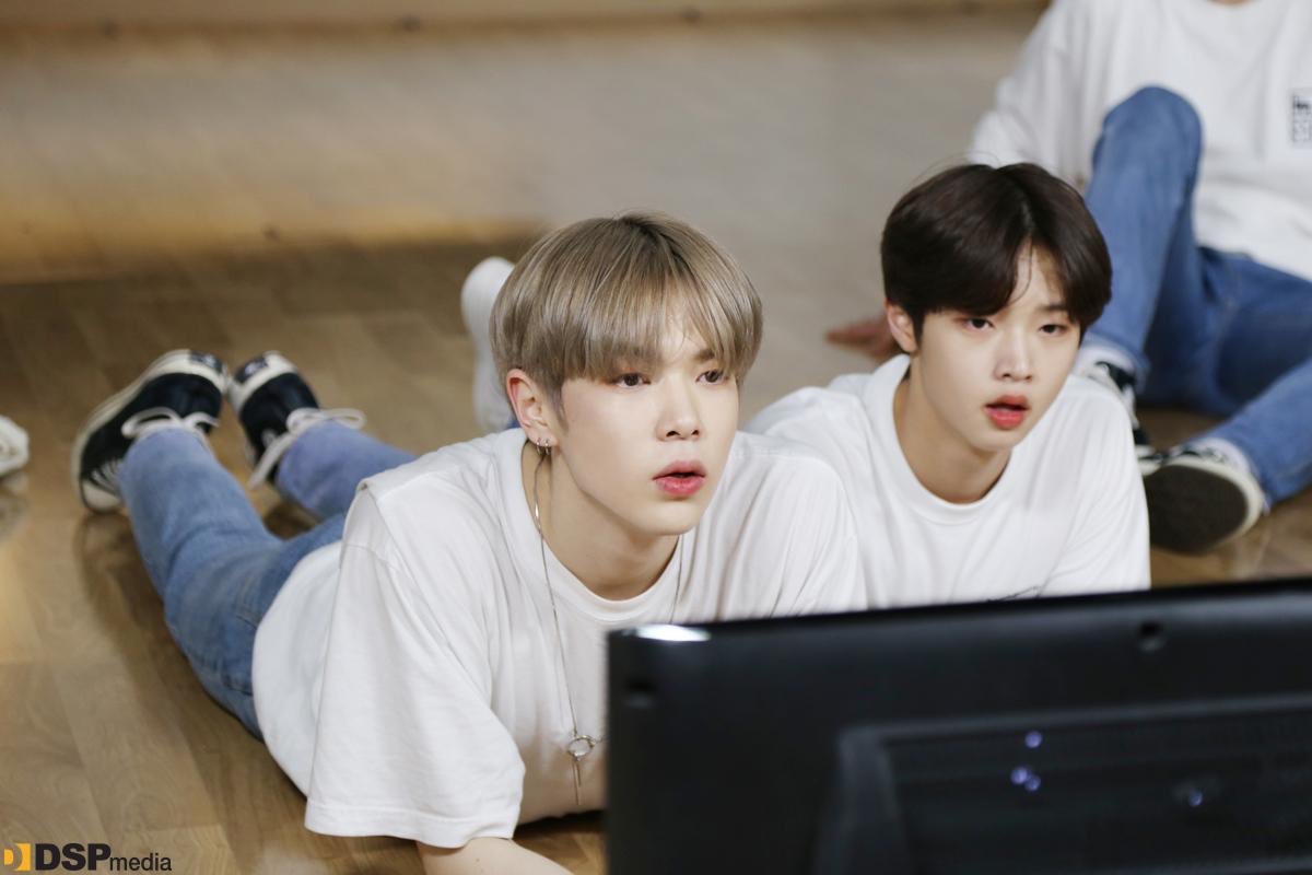 🦊🍓 มอมอหม่ามี๊น้องก้องรักโทมัส #รออันวาร์บลู tweet media