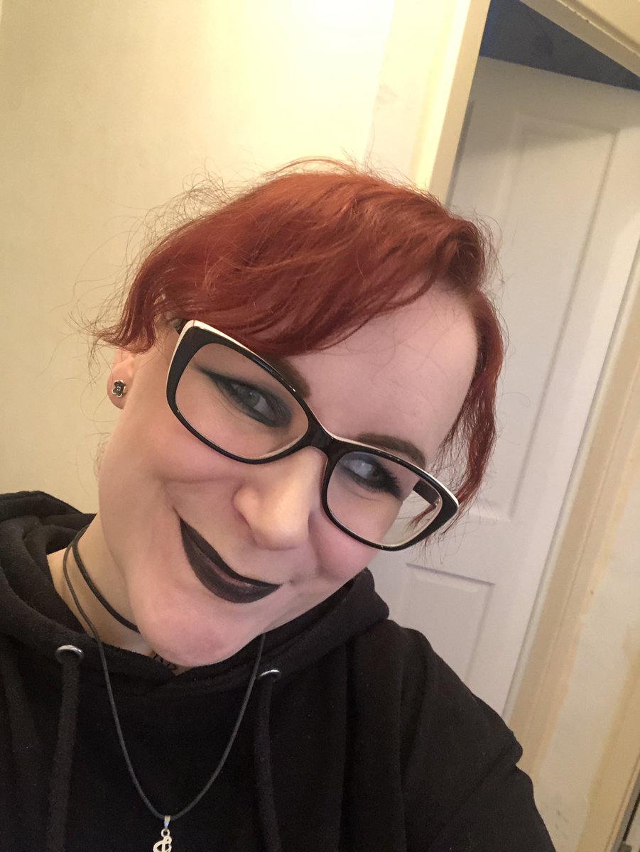 Ndburt's tweet photo. Although I am loving not needing to put makeup on everyday. I miss creating looks like this on a daily basis π #MakeupAddict #freshface #fullymadeup #darklips #iwearmakeupforme β€οΈππ https://t.co/MCEdMyBeTb