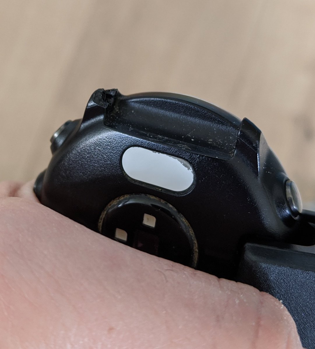 jackarnoldruns's tweet photo. My Garmin Forerunner 645 just fell off my wrist mid-run! Looks like the connection hole on the body of the watch has somehow fallen away and he strap won't reattach. Hoping @GarminUK can help me out? #garmin #garminsupport @GarminFitness @Garmin #garminforerunner https://t.co/7aQzQdwF4X