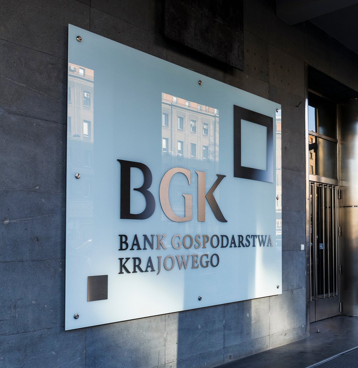 Doing Business in Poland tweet media