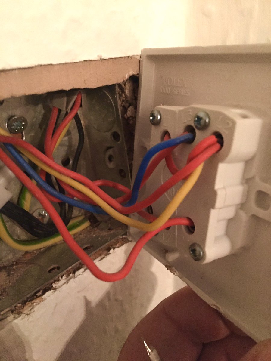 Mike_Fabricant's tweet photo. We should all care for our #neighbours.
A lovely neighbour in #Lichfield took pity on me (!) and delivered my favourite comfort food.
Needed this morning as I got a nasty bolt changing a light switch. #byelectionalert #keepingbusyinlockdown https://t.co/uxhaYcMTQV