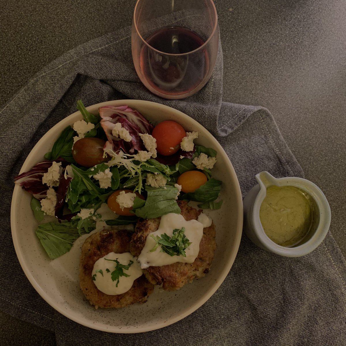 this is more artichoke ‘fish’ cakes w vegan aioli cause i had ingredients left over from the other night. and a shithouse bare-minimum salad of leaves, basil, toms and cashew cheese. it was this or nothing folks