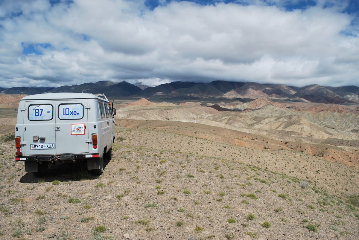 theearthquakes's tweet photo. Here's a #randomfieldworkphoto - guess the location and you get coveted twitter points. Hint, it's from over 10 years ago! https://t.co/1XEAaAlIhQ
