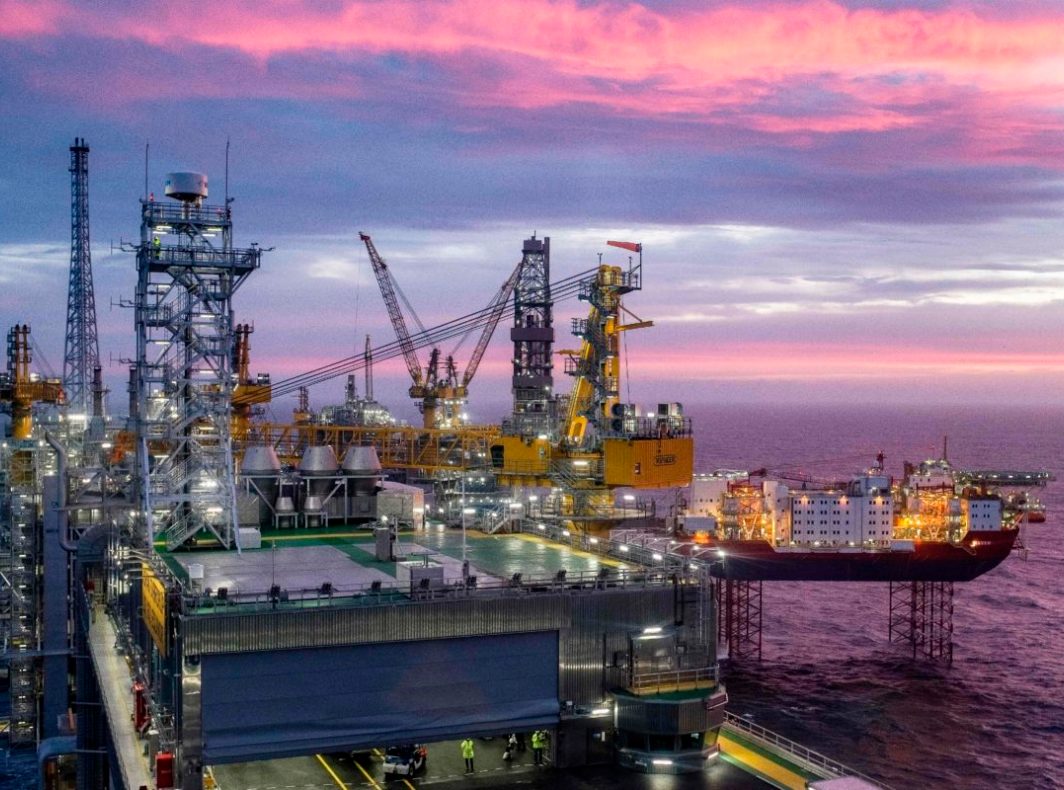 Norveç’ten kısmen olumlu haber: Petrol sondajı ruhsatları iptal edilmese de hükümetin bu faaliyetlerin neden olduğu emisyonlardan sorumluluğu rafa kaldırılmadı, zira vatandaşların #sağlıklıçevrehakkı korunmalı! Bilgi için: iklimadaleti.org/2020/04/07/kuz…