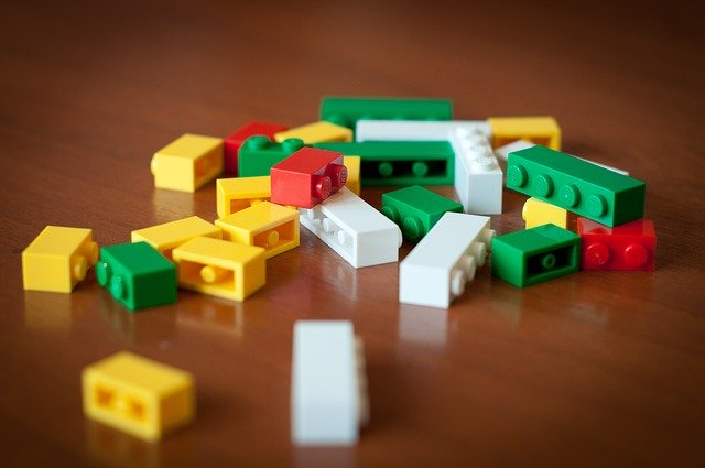 JUMP_Math's tweet photo. Caregivers, have your children choose 3 blocks (start with same size & shape if you can). How many different shapes can you make? Draw them. (Try 4 or 5 blocks...) #spatialsense #extension #mathathome #mathfun #mathexplore #juniorundiscoveredmathprodigies #JUMPMath #nonprofit https://t.co/4MgUFHu51s