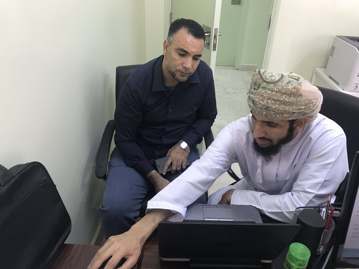 econtent12's tweet photo. الأخوة أخصائي المحتوى والتعليم الإلكتروني باذلين جهد جبار جزاهم الله خير  في تقديم الدعم والتدريب وهم أخي العزيز علي المسكري وأخي العزيز حمد الحارثي همة عالية  طموح يلامس السماء وتحدي للإنجاز، لانهم يؤمنون بأن عمان تستاهل أكثر وهم رجال هذه اللحظة@ShnEducation @ictoman @LRC7700 https://t.co/isW9p7HsHP