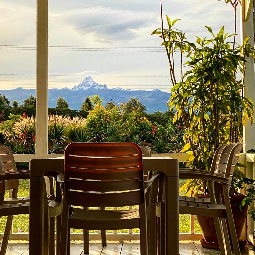 mountkenyatrust's tweet photo. Good morning #MtKenya! Showing up clear as a bell this morning, all the peaks, right down to the top of the moorlands in a blanket of snow. Beautiful as we sit and enjoy our tea on the veranda of The 100 Year Old house! - Via #OneStopNanyuki
#kenyatravel #beatifulviews #mountain https://t.co/LDsEj68leP