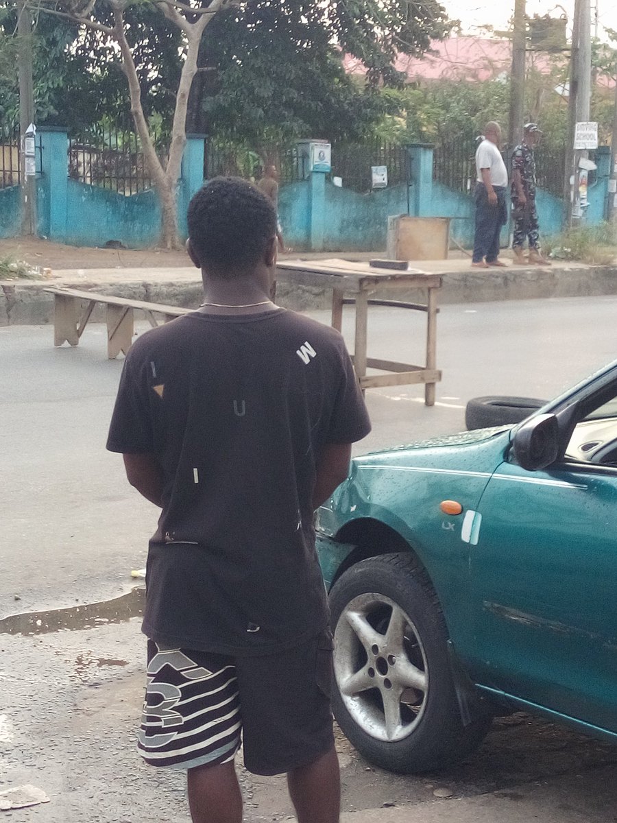 smj_alex's tweet photo. Police acting contrary to the orders of the Rivers State Govt. https://t.co/kQO7OF7wVh