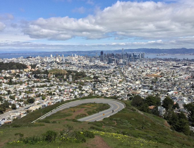 ☁️🏙 ~1k' in 3.5 miles. Pretty clouds over the city, during my mid-day run up to and across the Twin Peaks<a href="/tag/run"class="tags"><span>#run</span></a>