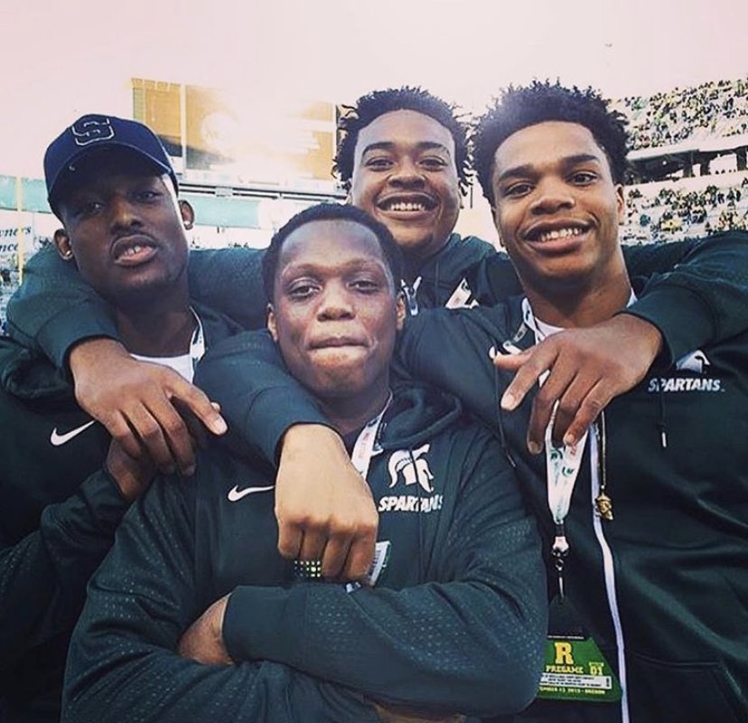 Sparty356's tweet image. This picture so legendary bro...